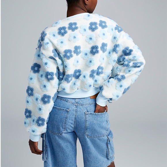 Maison de syndrome x Dress mafia white & blue 3D flowers brushed sweatshirt NWT - Picture 2 of 14